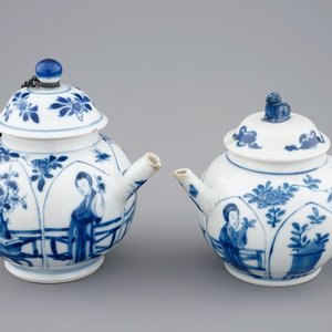 Twee blauw-witte Chinese theepotjes met deksels, Kangxi — foto 1