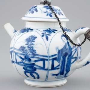 Twee blauw-witte Chinese theepotjes met deksels, Kangxi — foto 11