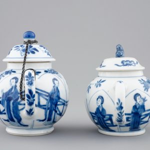 Twee blauw-witte Chinese theepotjes met deksels, Kangxi — foto 5