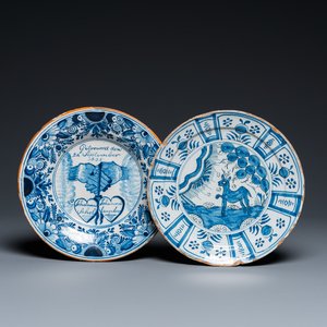Twee blauw-witte Delftse borden, 18e eeuw en gedateerd 1835 — foto 1