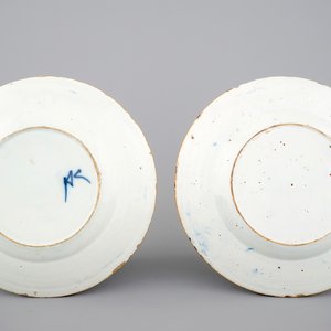 Twee blauw-witte Delftse borden met koninklijke portretten, 18e eeuw — foto 2
