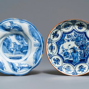 Twee blauw-witte Delftse chinoiserie borden en een schotel, 17/18e eeuw — foto 4