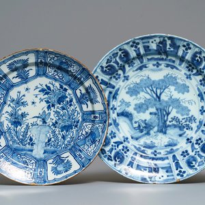 Twee blauw-witte Delftse chinoiserie schotels, 17/18e eeuw — foto 1