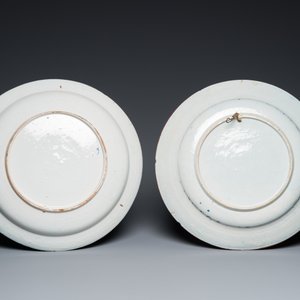 Twee blauw-witte Delftse schotels en twee paar borden, 18e eeuw — foto 3