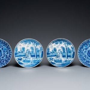 Twee blauw-witte Delftse schotels en twee paar borden, 18e eeuw — foto 4