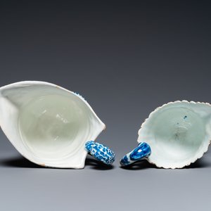 Twee blauw-witte helmvormige kannen, Rouen en Nevers, Frankrijk, 18e eeuw — foto 6