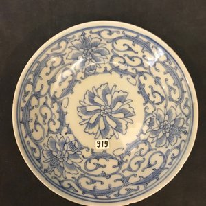 Twee blauwwitte Chinese borden en een kom, Kangxi en 19e eeuw — foto 15