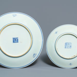 Twee blauwwitte Chinese borden en een kom, Kangxi en 19e eeuw — foto 3