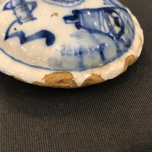 Twee blauwwitte Delftse theepotten met chinoiserie decor, 18e eeuw — foto 20