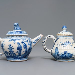 Twee blauwwitte Delftse theepotten met chinoiserie decor, 18e eeuw — foto 2