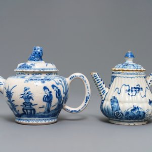 Twee blauwwitte Delftse theepotten met chinoiserie decor, 18e eeuw — foto 4