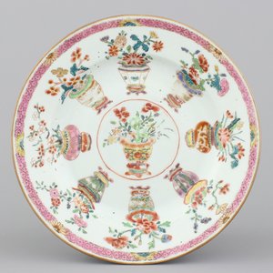 Twee borden in famille rose, Yongzhen, ca 1720 — foto 3