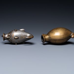 Twee bronzen basissen voor een waterpijp, India, 19e eeuw — foto 3