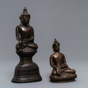 Twee bronzen figuren van Boeddha, Siam en Nepal, 17/18e eeuw — foto 1
