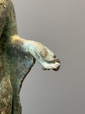 Twee bronzen figuren van een staande Bodhisattva, Centraal Java, 11/13e eeuw — foto 8