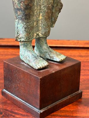 Twee bronzen figuren van een staande Bodhisattva, Centraal Java, 11/13e eeuw — foto 10
