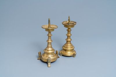 Twee bronzen kandelaars, Vlaanderen of Nederland, 15/16e eeuw