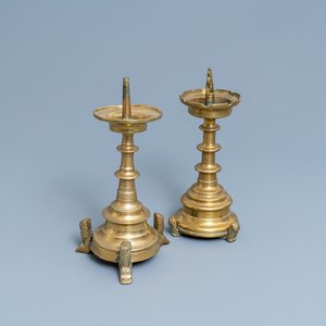 Twee bronzen kandelaars, Vlaanderen of Nederland, 15/16e eeuw — foto 1