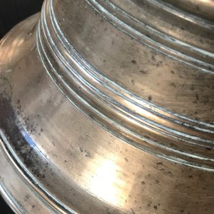 Twee bronzen vijzels en één stamper, Frankrijk of Vlaanderen, 16/17e eeuw — foto 13