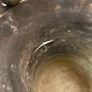 Twee bronzen wijwater emmers, Vlaanderen, 1e helft 16e eeuw — foto 12