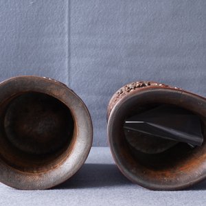 Twee Chinese bamboe houten penselenpotten, 18/19e eeuw — foto 42