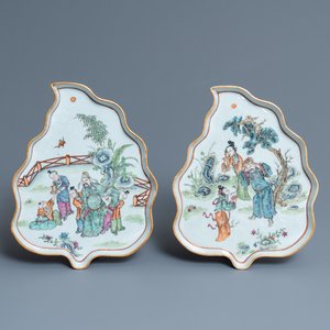Twee Chinese bladvormige famille rose schotels, 19e eeuw — foto 1