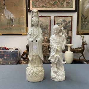 Twee Chinese blanc de Chine figuren van Liu Hai en Guanyin, Kangxi — foto 7