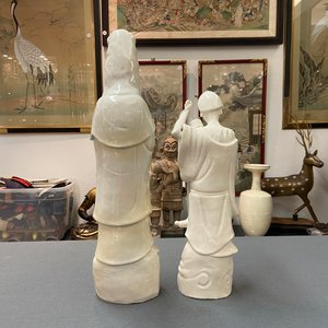 Twee Chinese blanc de Chine figuren van Liu Hai en Guanyin, Kangxi — foto 8