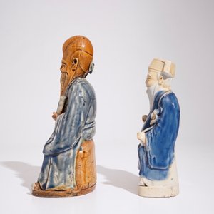 Twee Chinese blauw-wit geglazuurde biscuit figuren van onsterfelijken, Qianlong — foto 3