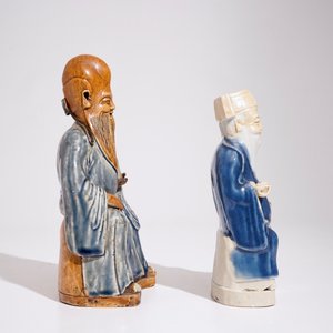 Twee Chinese blauw-wit geglazuurde biscuit figuren van onsterfelijken, Qianlong — foto 5