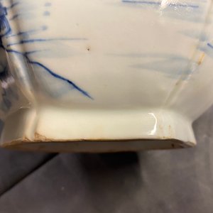 Twee Chinese blauw-witte bekers en een flesvormige vaas, Kangxi/Qianlong — foto 27