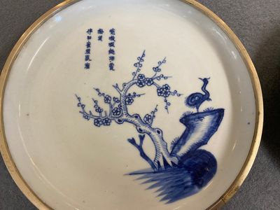 Twee Chinese blauw-witte 'Bleu de Hue' borden voor de Vietnamese markt, Ngoan Ngoc merk en zegelmerk, 19e eeuw — foto 2