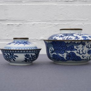 Twee Chinese blauw-witte 'Bleu de Hue' dekselkommen voor de Vietnamese markt, 19e eeuw — foto 13