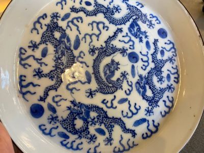 Twee Chinese blauw-witte 'Bleu de Hue' 'draken' borden voor de Vietnamese markt, 19e eeuw — foto 8