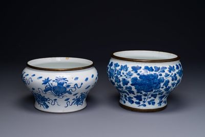 Twee Chinese blauw-witte 'Bleu de Hue' potten voor de Vietnamese markt, 19e eeuw — foto 1