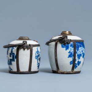 Twee Chinese blauw-witte 'Bleu de Hue' waterpijpen voor de Vietnamese markt, 19e eeuw — foto 2