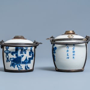 Twee Chinese blauw-witte 'Bleu de Hue' waterpijpen voor de Vietnamese markt, 19e eeuw — foto 3