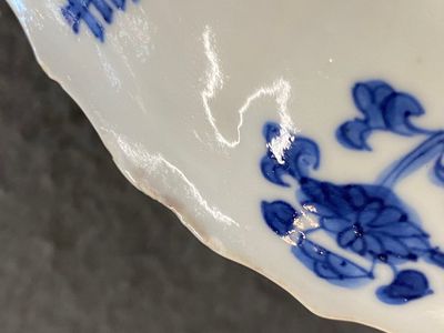 Twee Chinese blauw-witte borden, Kangxi merk en periode — foto 12