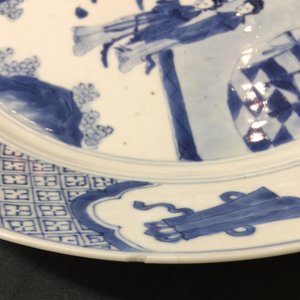 Twee Chinese blauw-witte borden met Chenghua merk, Kangxi — foto 4