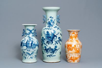 Twee Chinese blauw-witte celadon vazen en een ijzerrode vaas, 19e eeuw