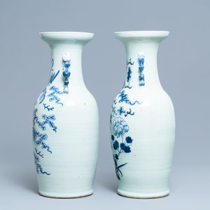 Twee Chinese blauw-witte celadon vazen met draken en feniksen, 19e eeuw — foto 4