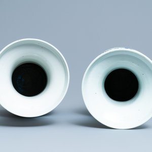 Twee Chinese blauw-witte celadon vazen met draken en feniksen, 19e eeuw — foto 5