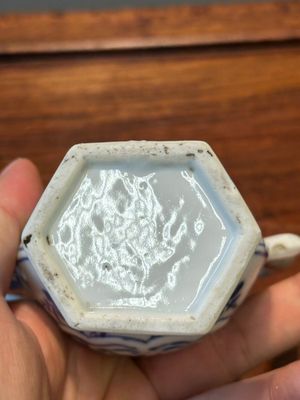 Twee Chinese blauw-witte dekselkannen, Kangxi — foto 18