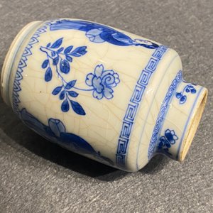 Twee Chinese blauw-witte dekselvaasjes met Lange Lijzen, Kangxi — foto 16