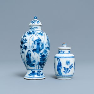 Twee Chinese blauw-witte dekselvaasjes met Lange Lijzen, Kangxi — foto 2