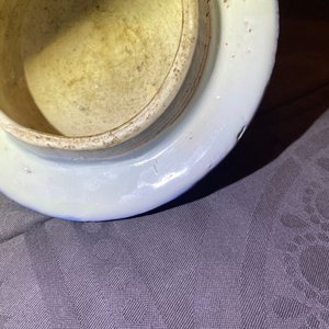 Twee Chinese blauw-witte dekselvazen, Wanli — foto 22