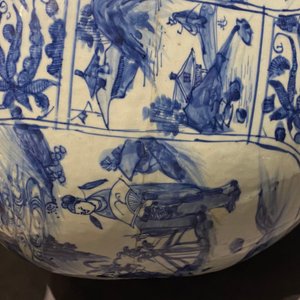 Twee Chinese blauw-witte dekselvazen, Wanli — foto 41