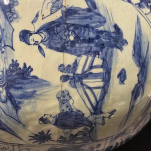 Twee Chinese blauw-witte dekselvazen, Wanli — foto 44