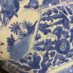 Twee Chinese blauw-witte dekselvazen, Wanli — foto 59