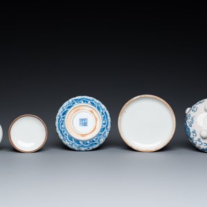 Twee Chinese blauw-witte doosjes voor zegelpasta en een driepotige wierookbrander, 19/20e eeuw — foto 7